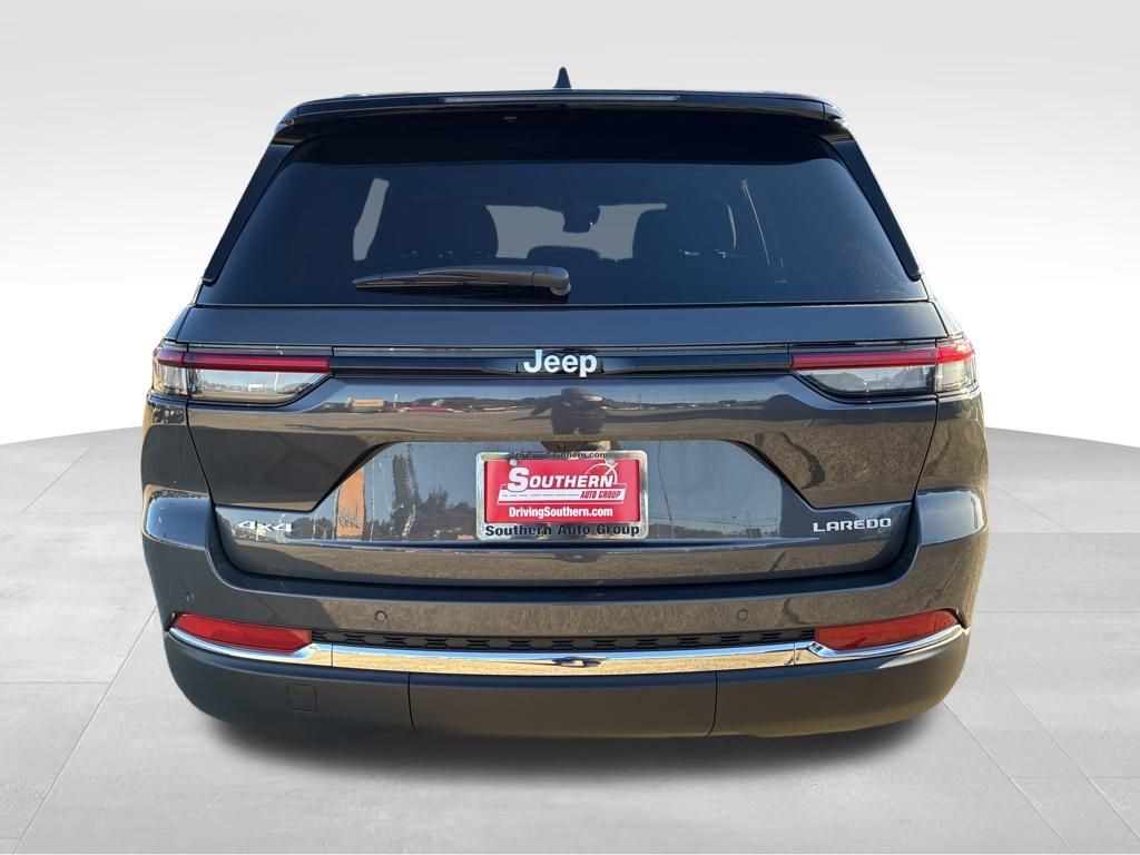 2025 Jeep Grand Cherokee Laredo X photo 4