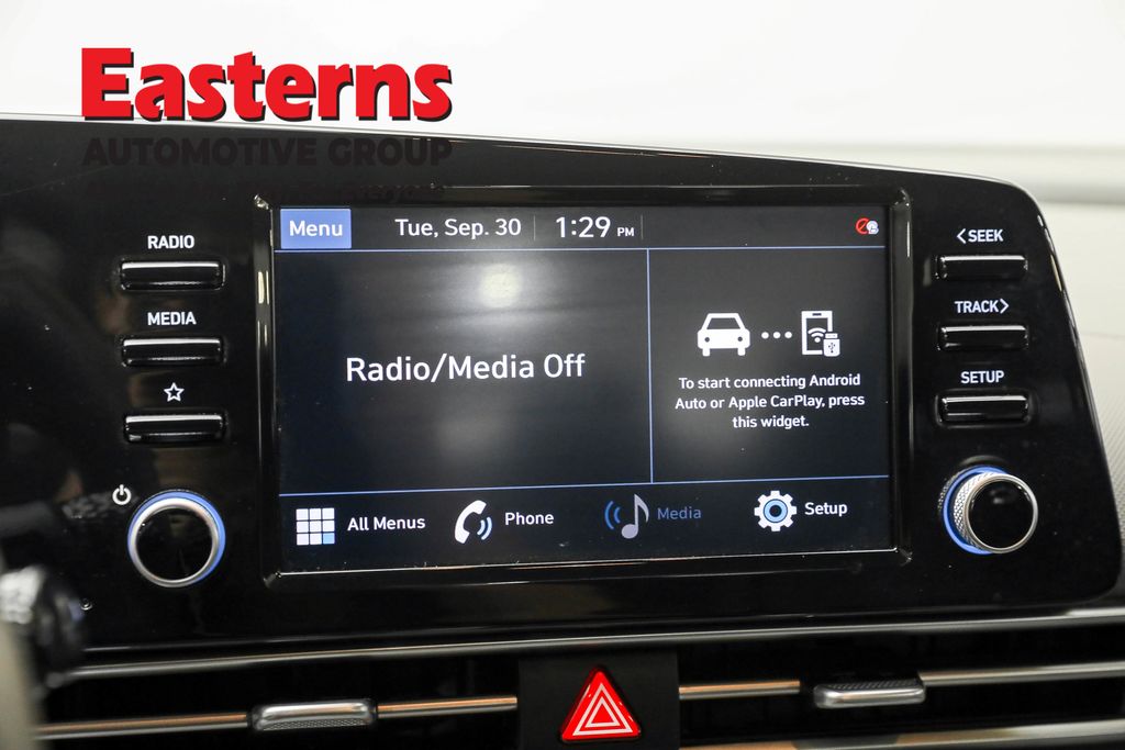 2022 Hyundai Elantra SEL Convenience photo 17