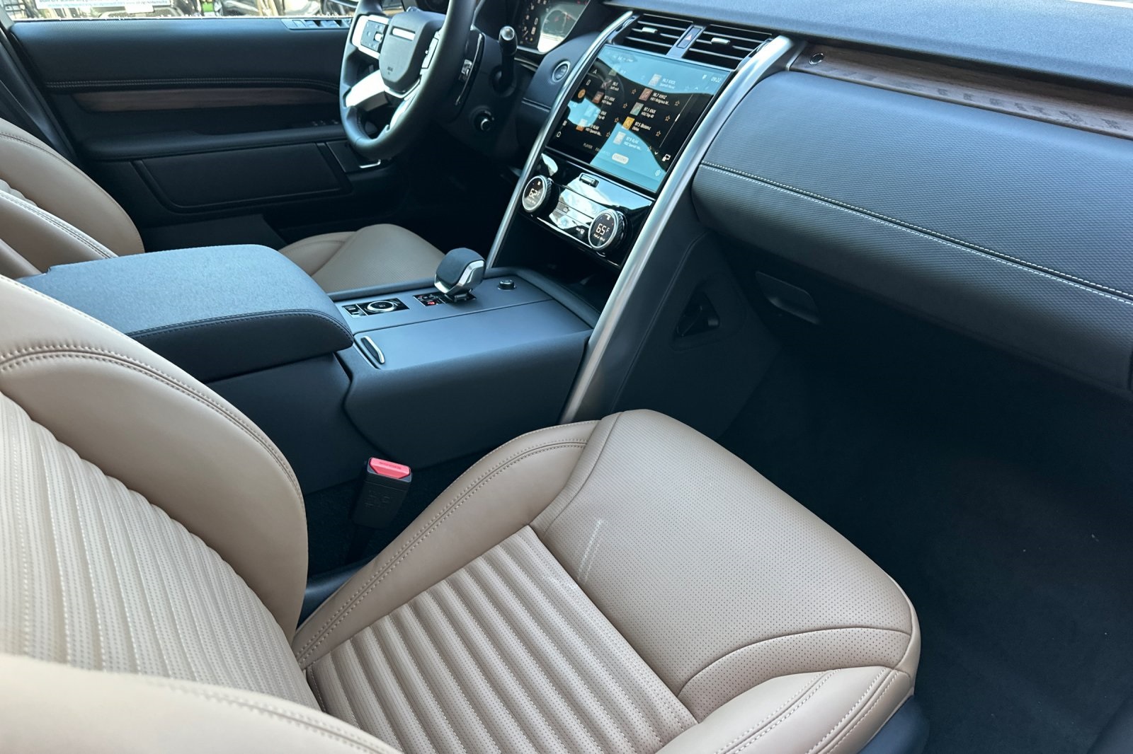 2025 Land Rover Discovery SE photo 16