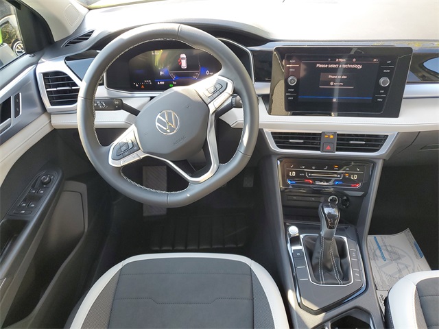 2025 Volkswagen Taos SE photo 14