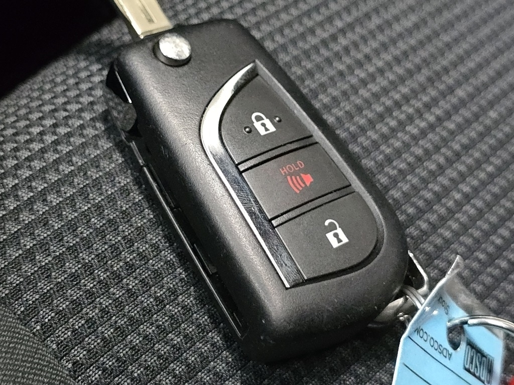 2022 Toyota RAV4 LE photo 30