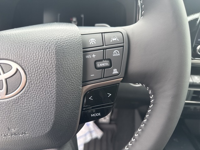 2025 Toyota Camry SE photo 7