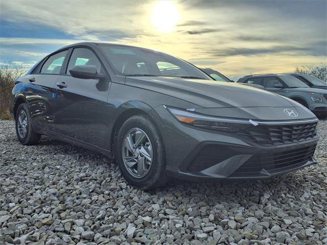 2026 Hyundai Elantra SE's photo