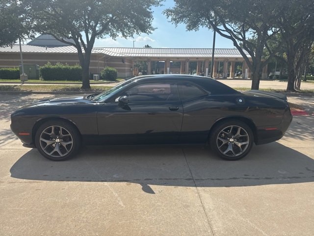 2016 Dodge Challenger SXT photo 3
