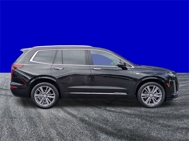 2025 Cadillac XT6 Premium Luxury photo 3