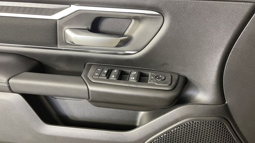 New 2025 Granite Crystal Metallic Clearcoat RAM Big Horn/Lone Star image 30