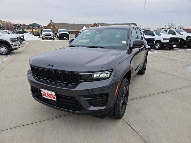 2025 Jeep Grand Cherokee Altitude's photo