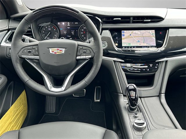 2025 Cadillac XT6 Sport photo 2