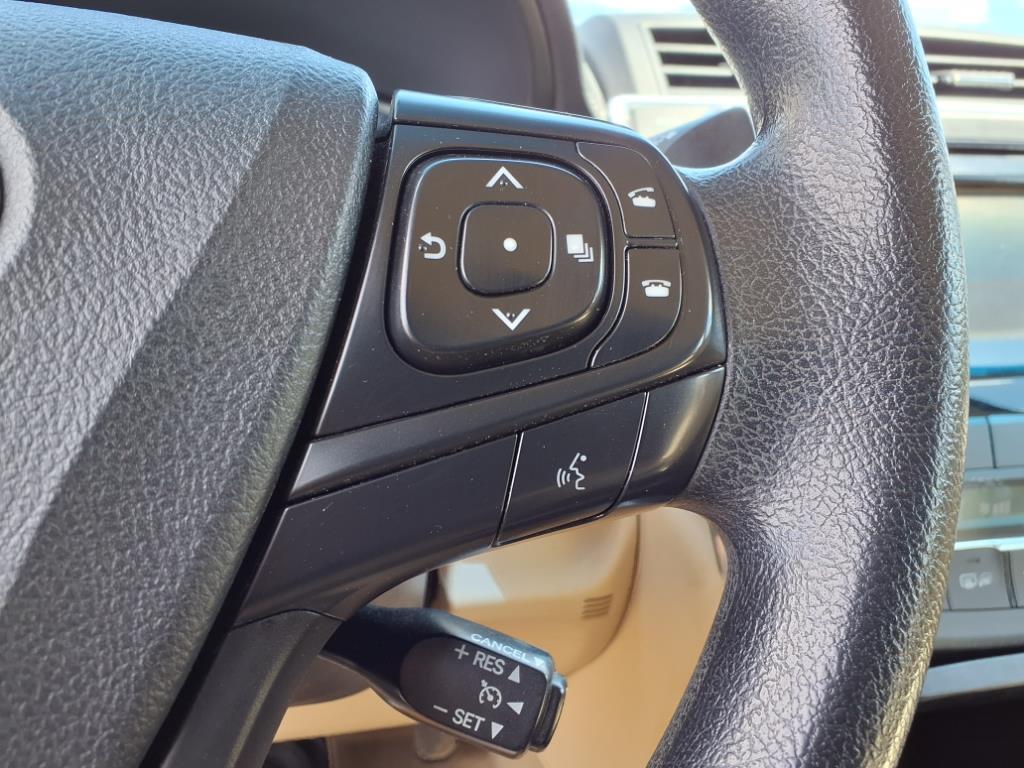 2015 Toyota Camry Hybrid LE photo 21