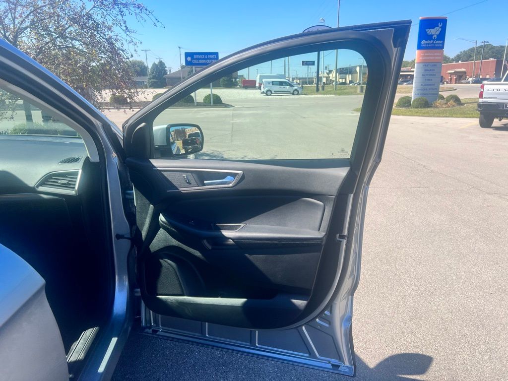 2022 Ford Edge SEL photo 29