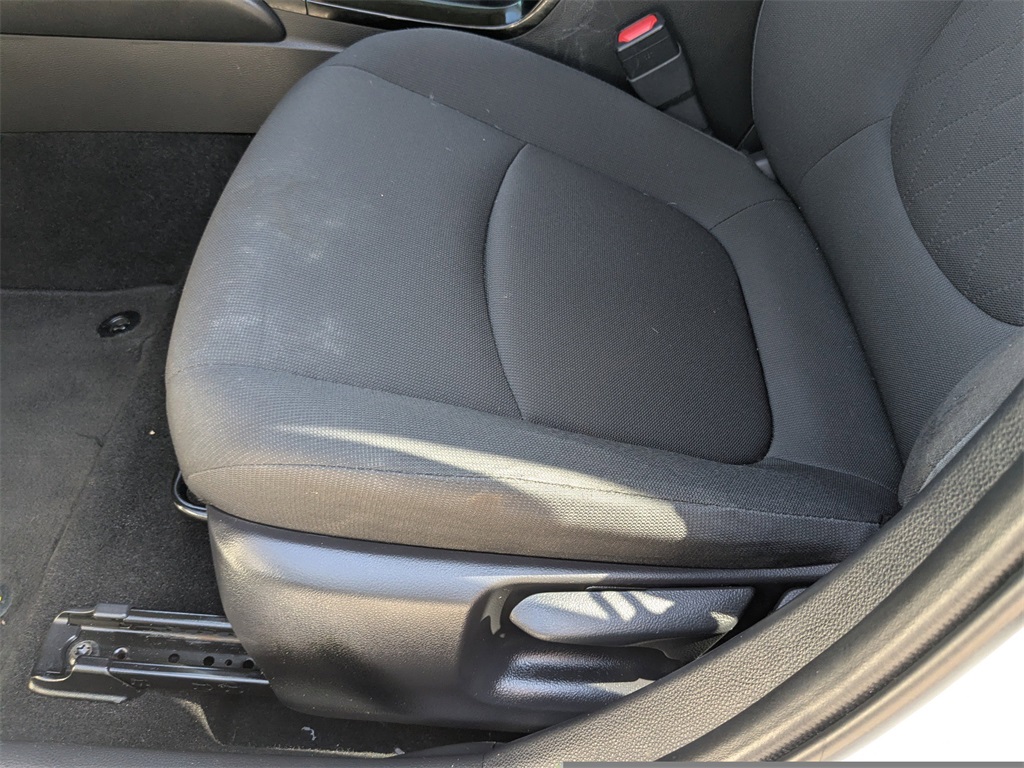 2020 Toyota Corolla LE photo 18