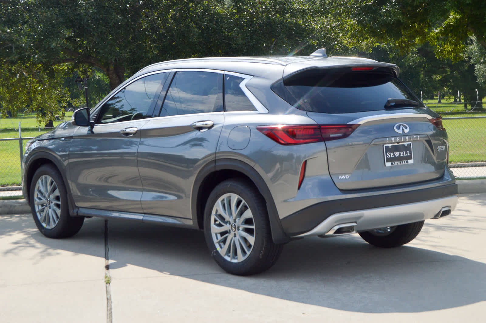 2025 Infiniti QX50 Luxe AWD photo 4