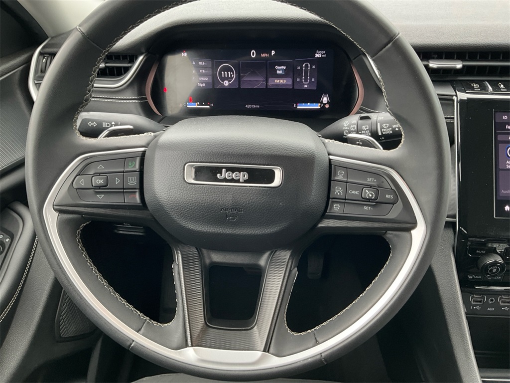 2023 Jeep Grand Cherokee Laredo photo 14