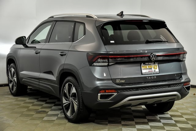 2025 Volkswagen Taos SE photo 4