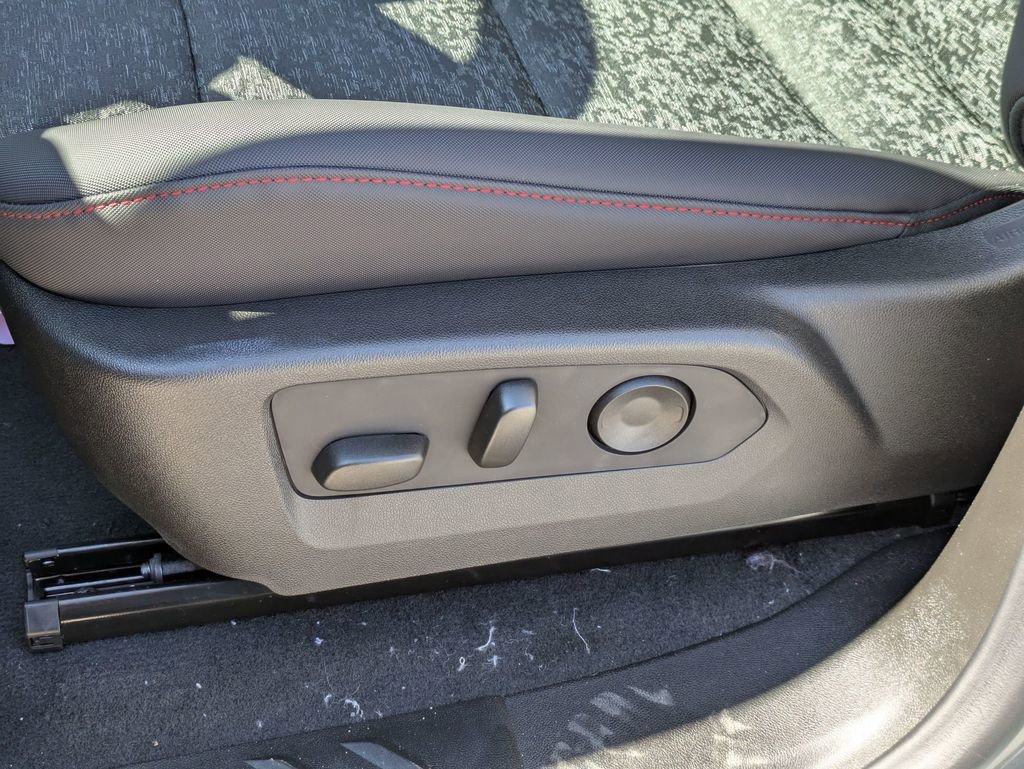 2025 Chevrolet Colorado Z71 photo 13