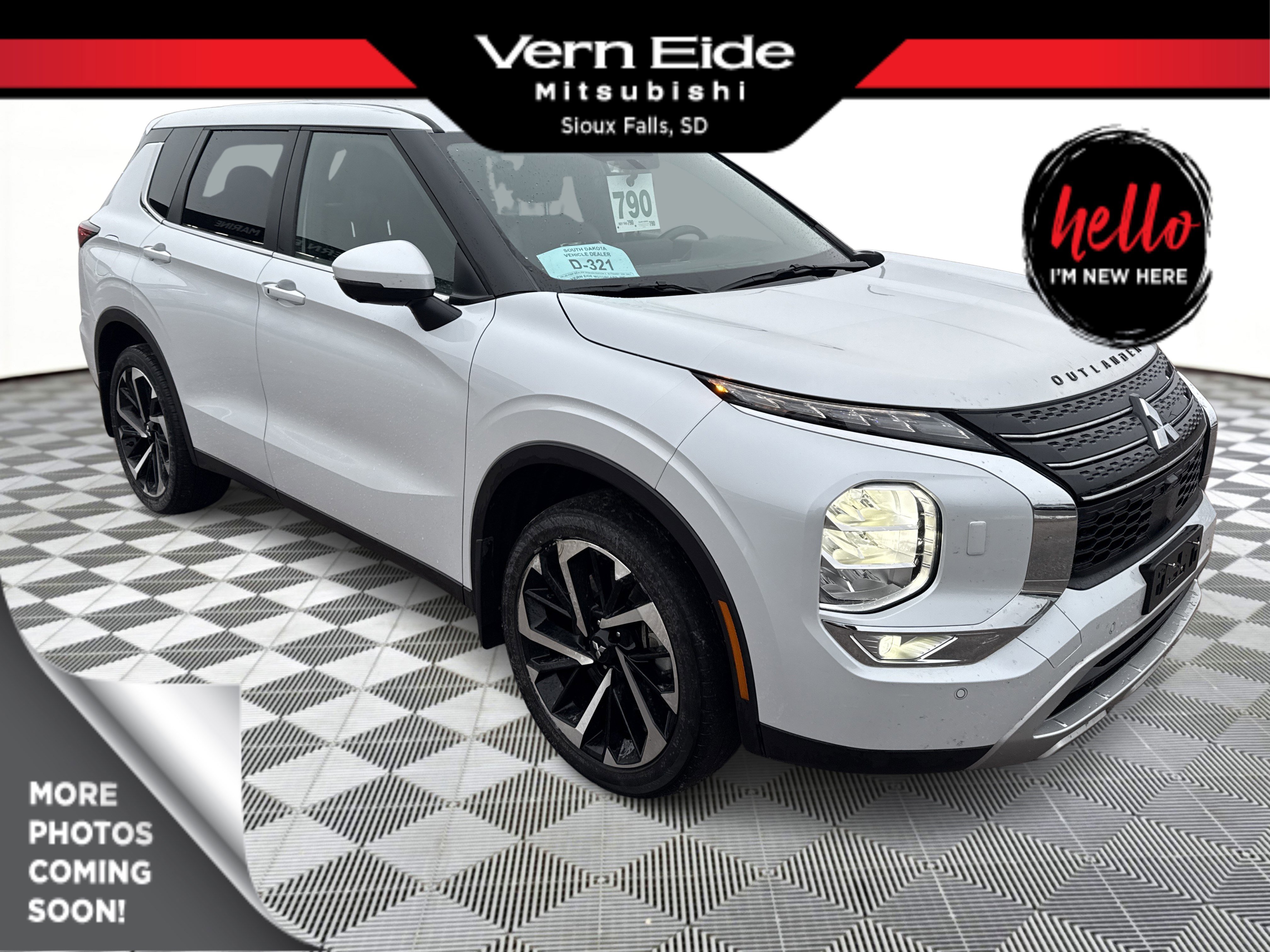 2023 Mitsubishi Outlander SE's photo