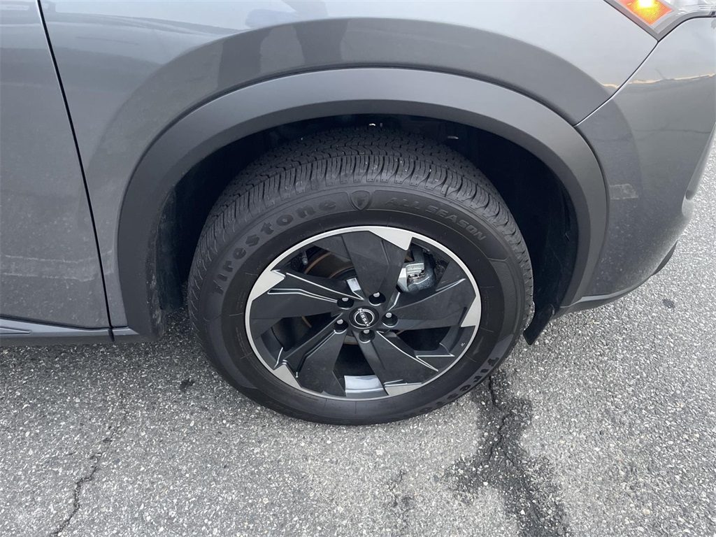 2024 Nissan Rogue SV photo 12