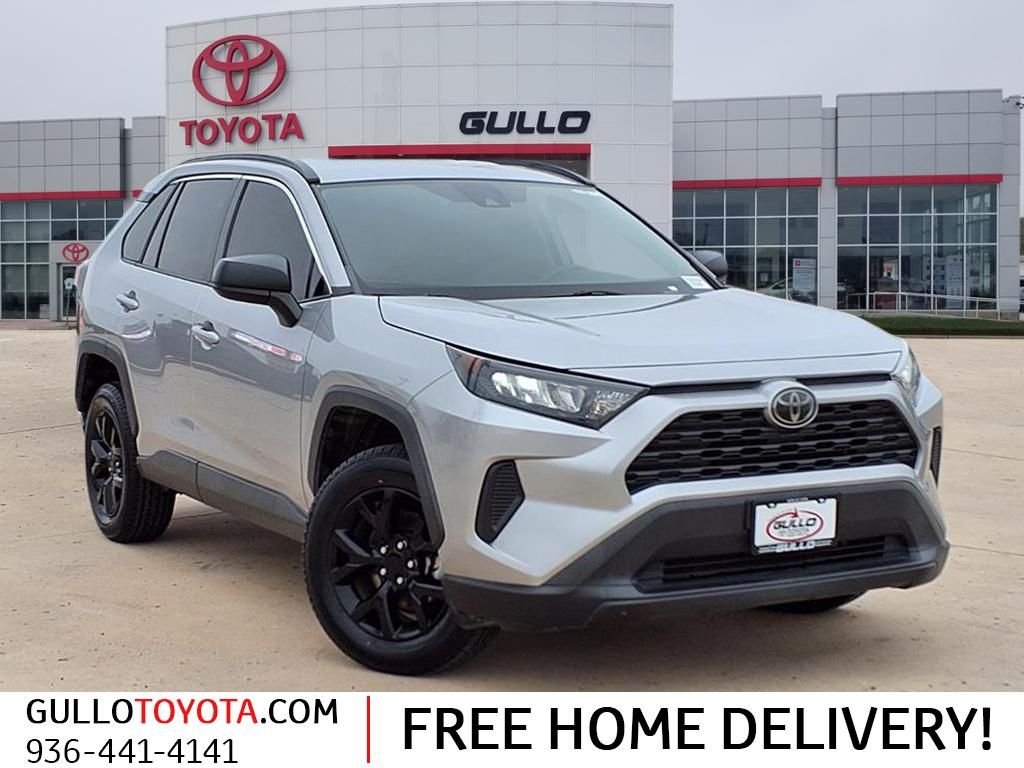 2021 Toyota RAV4 LE's photo