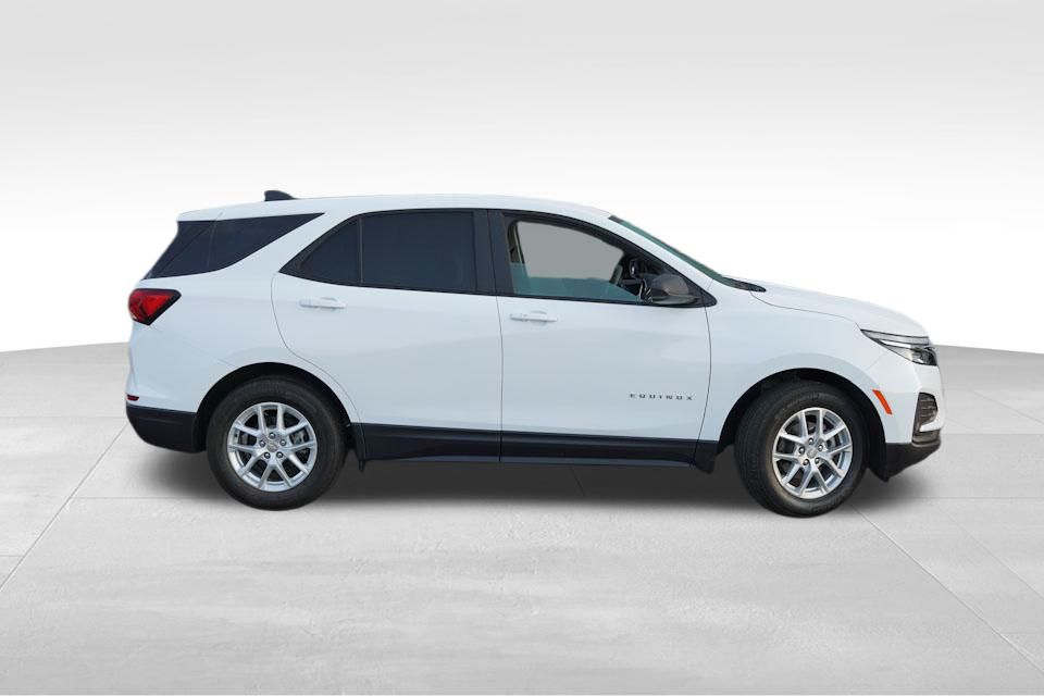 2024 Chevrolet Equinox LS photo 3