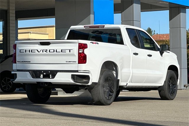 2025 Chevrolet Silverado 1500 Custom photo 4