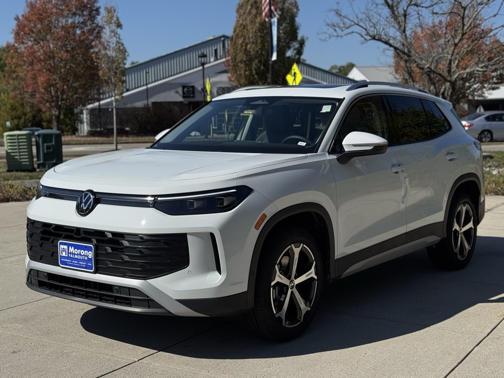 2025 Volkswagen Tiguan SE photo 2