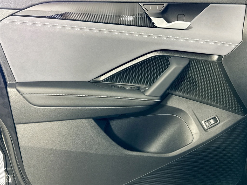 2025 Volkswagen Tiguan SE photo 23