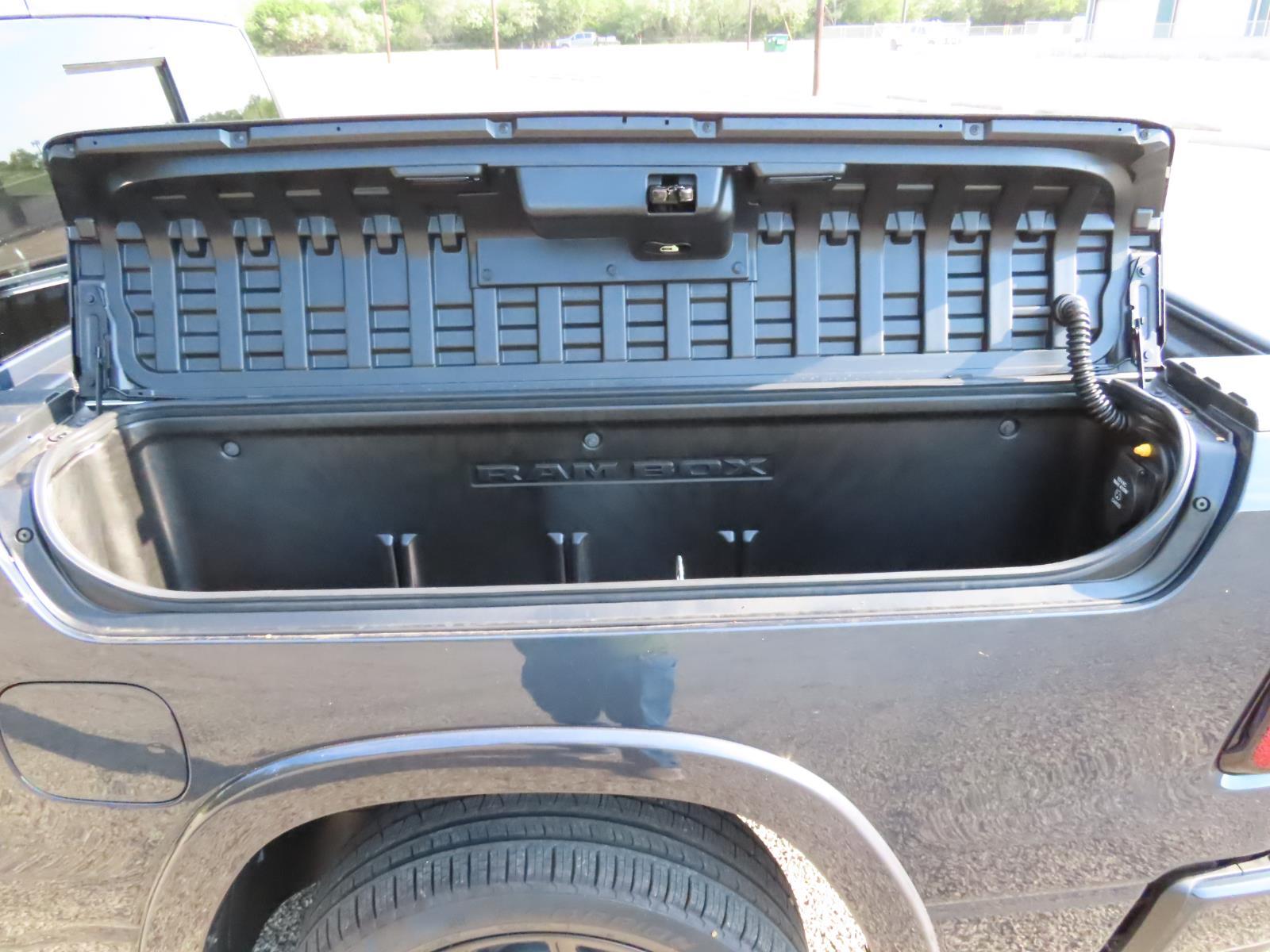 2026 Ram 1500 Laramie photo 18