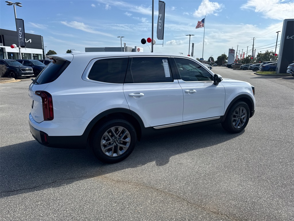 2025 Kia Telluride LX photo 2