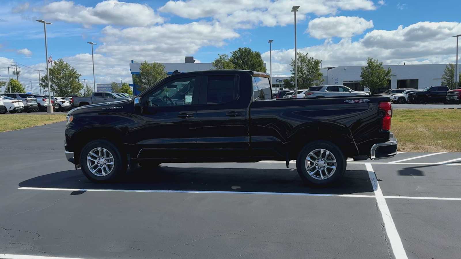 2026 Chevrolet Silverado 1500 LT photo 4