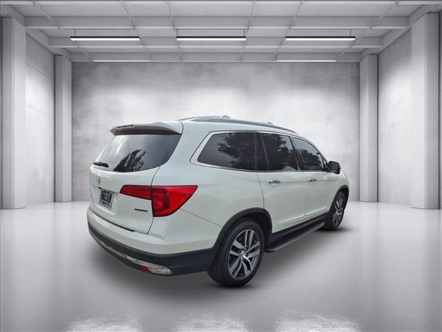 2017 Honda Pilot Touring photo 4