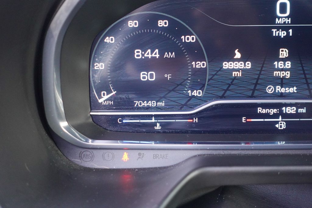 2022 Gmc Yukon SLE photo 18