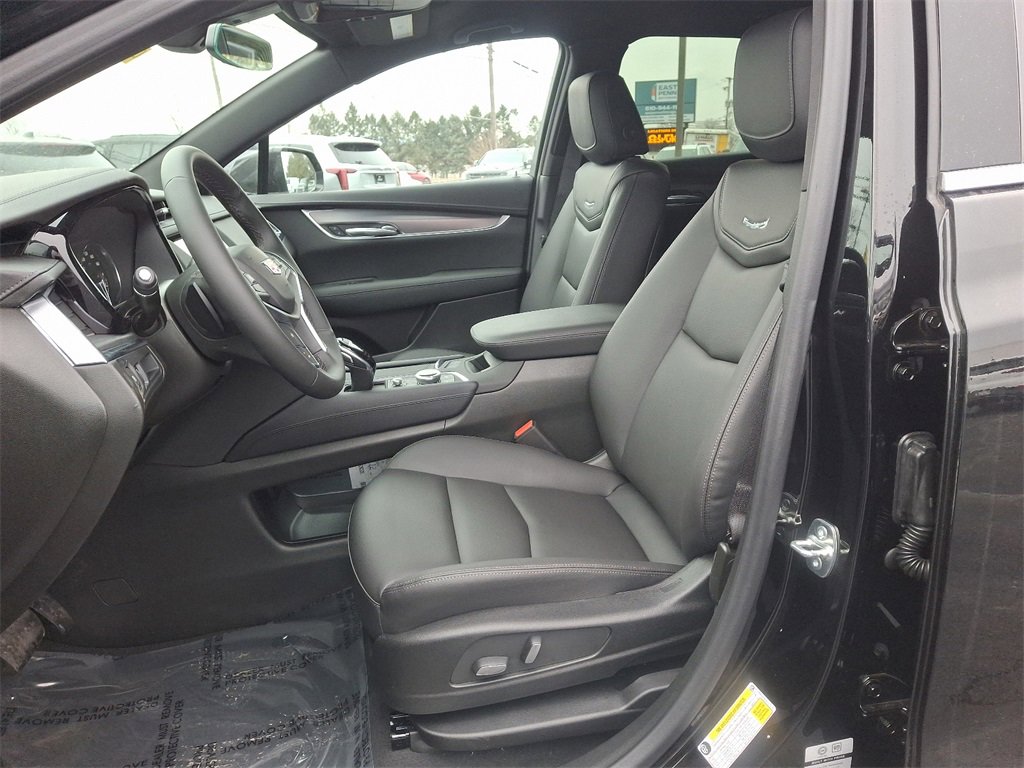 2025 Cadillac XT5 Luxury photo 3
