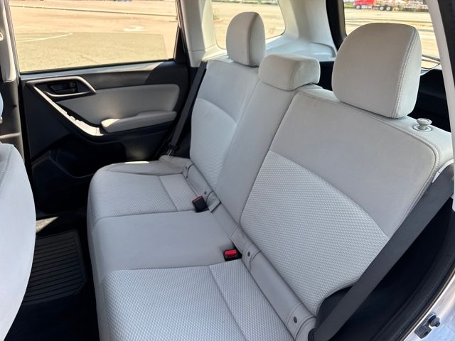 2017 Subaru Forester 2.5i photo 17