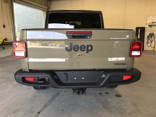 2020 Jeep Gladiator Sport photo 3