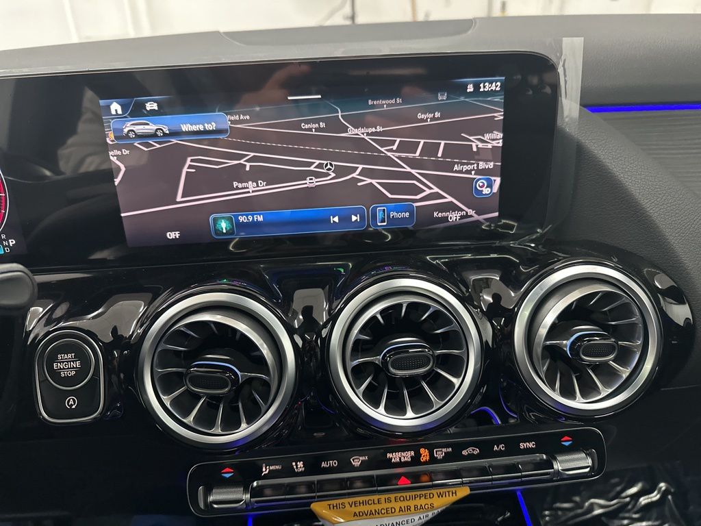 2025 Mercedes Benz GLA 250 photo 4