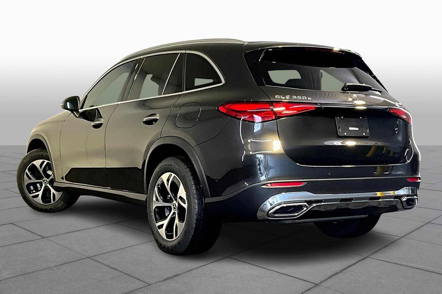 2026 Mercedes Benz GLC 350e 4MATIC photo 3