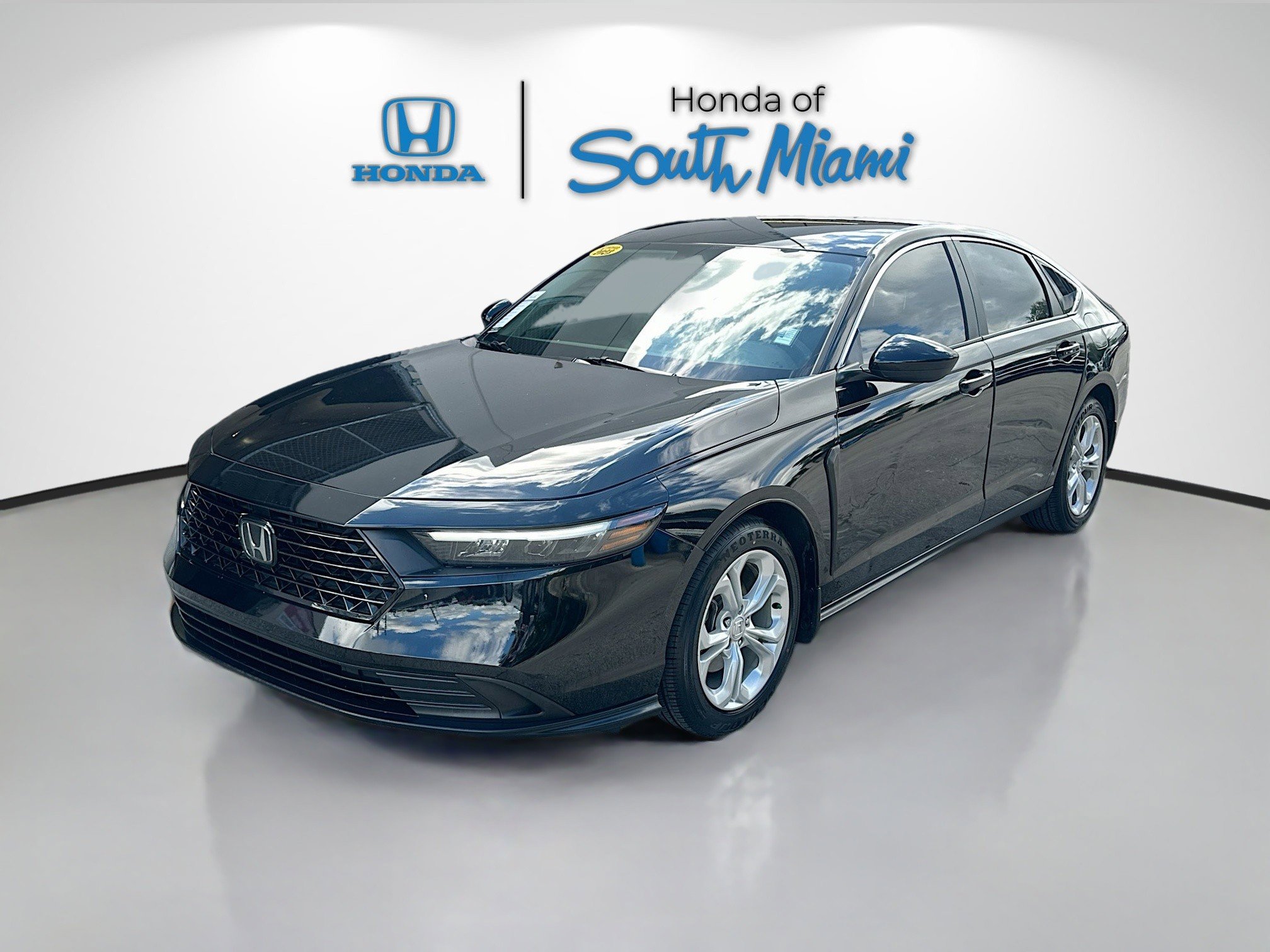 2023 Honda Accord LX photo 3