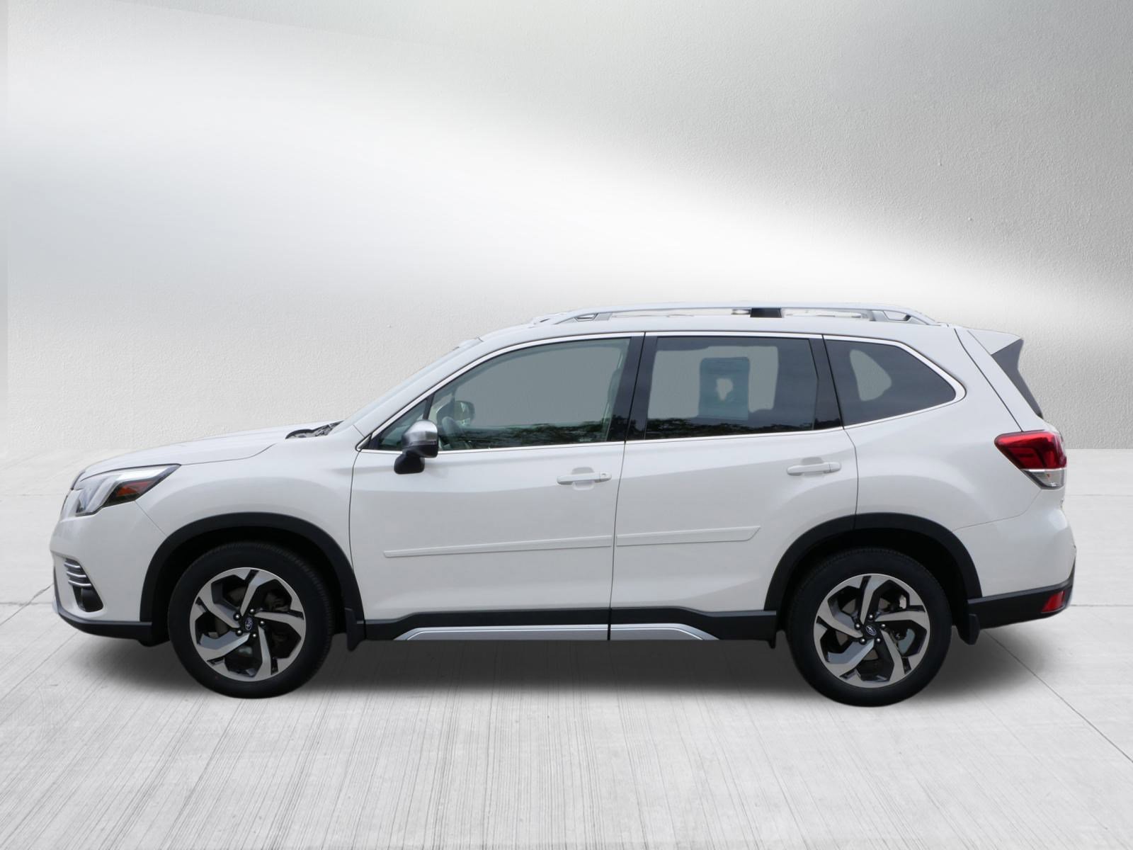 2022 Subaru Forester Touring photo 4