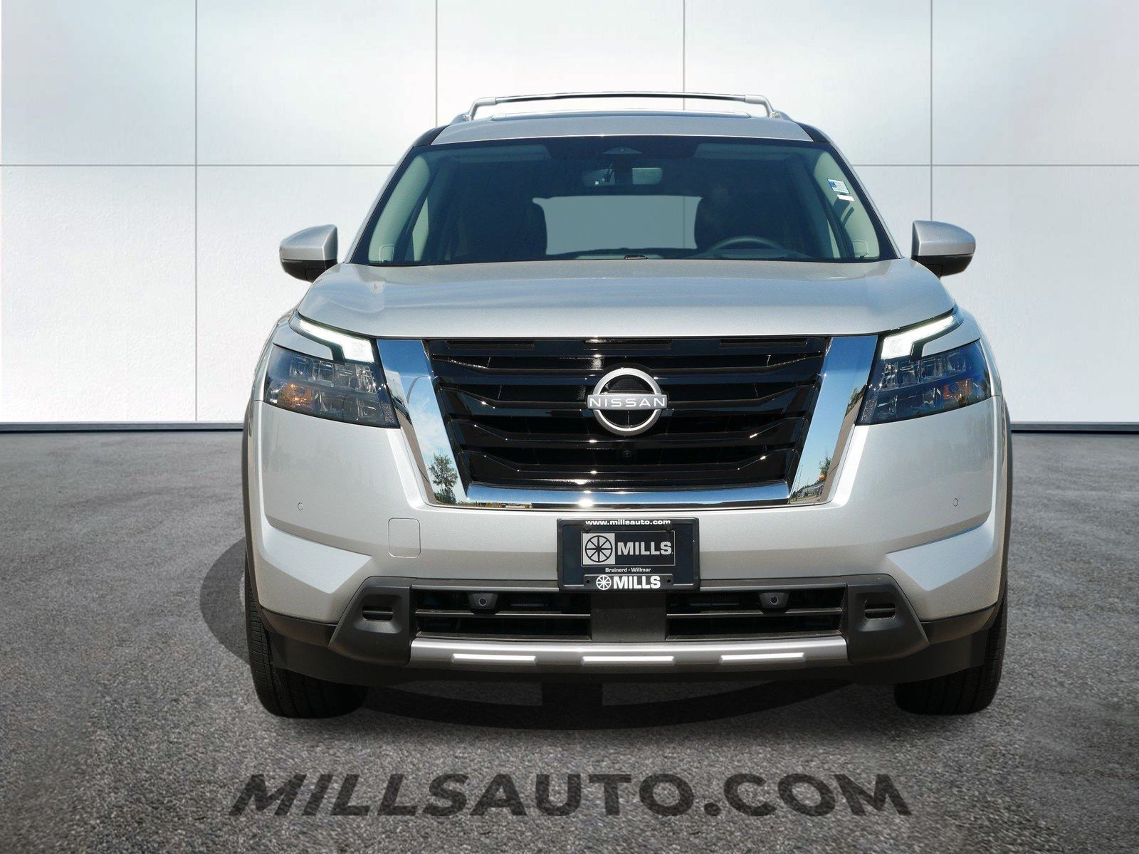 2025 Nissan Pathfinder Platinum photo 8