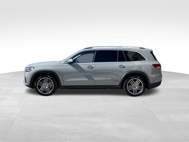 2026 Mercedes Benz GLS 450 4MATIC photo 2