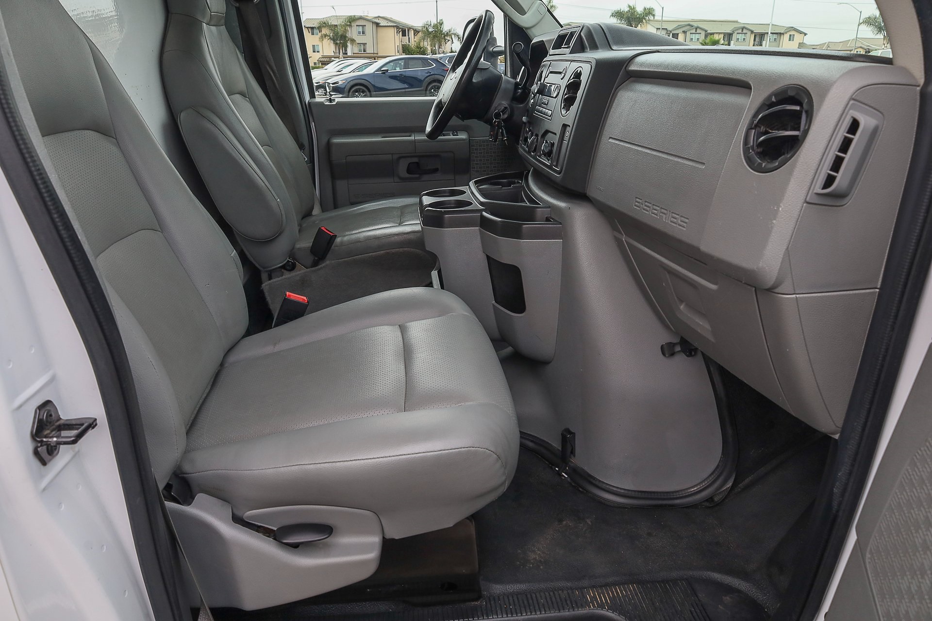 2019 Ford E-450 photo 24