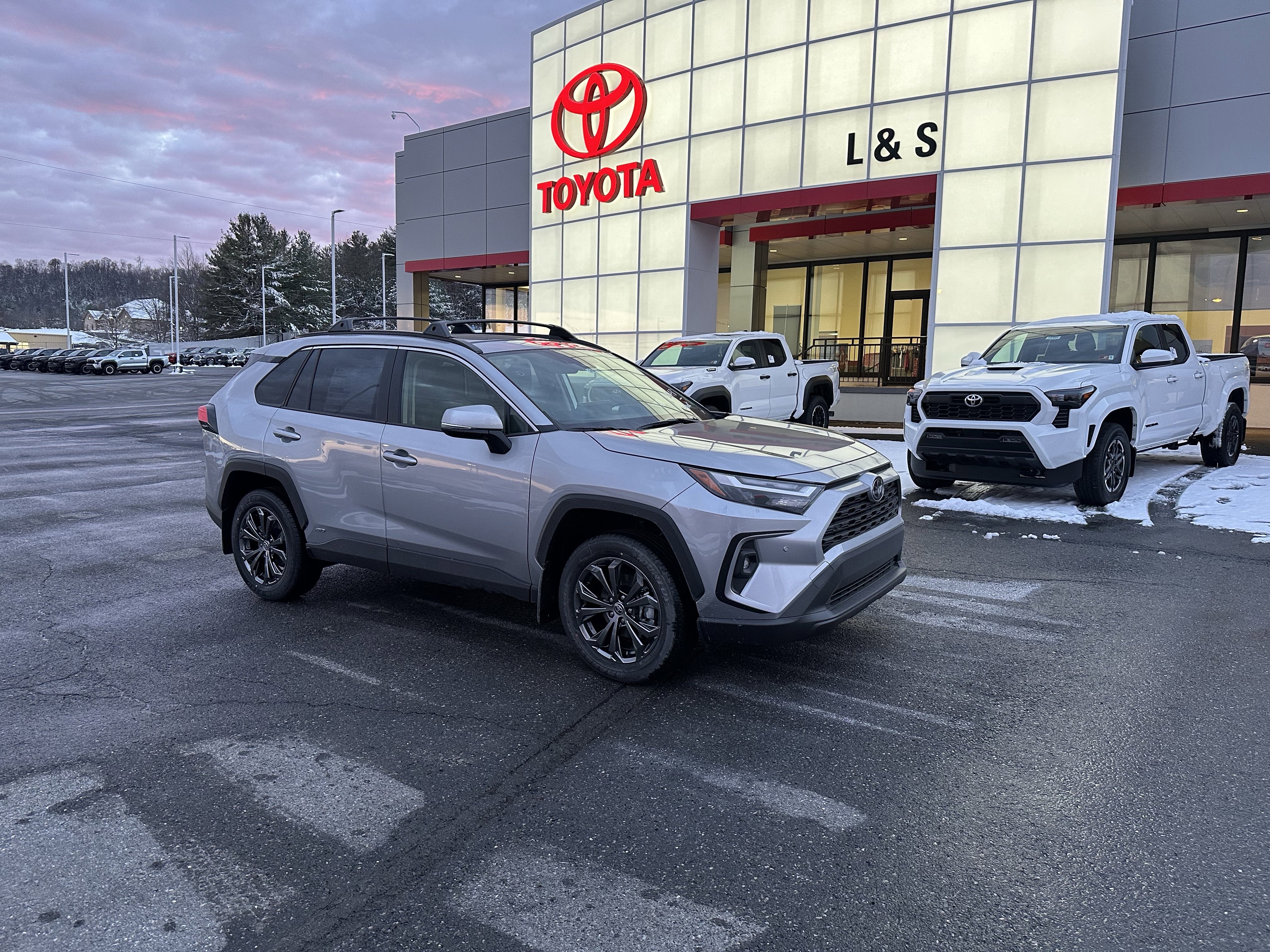 2025 Toyota RAV4 XLE Premium's photo