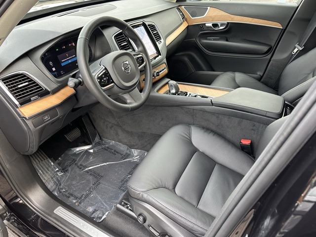 2024 Volvo XC90 Plus photo 6