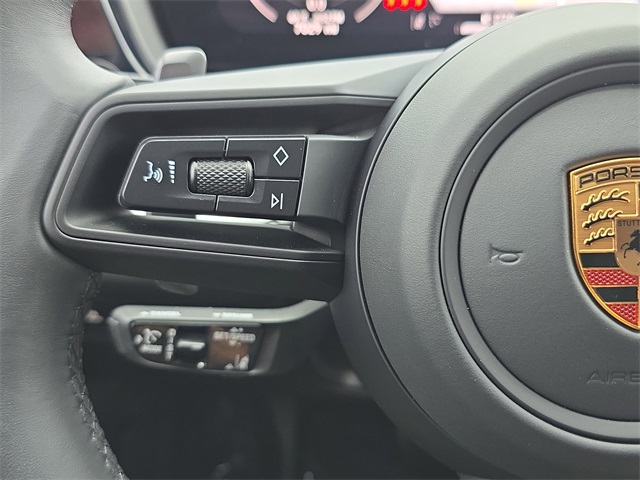 2025 Porsche Cayenne Base photo 16