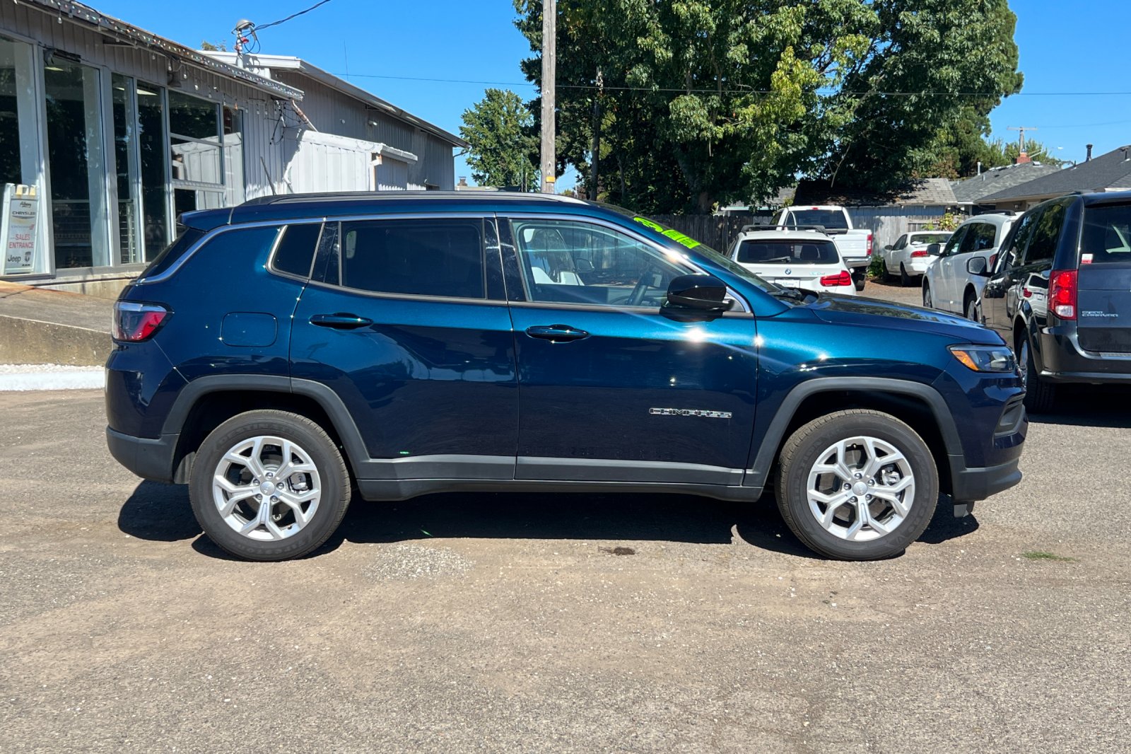 2024 Jeep Compass Latitude photo 2