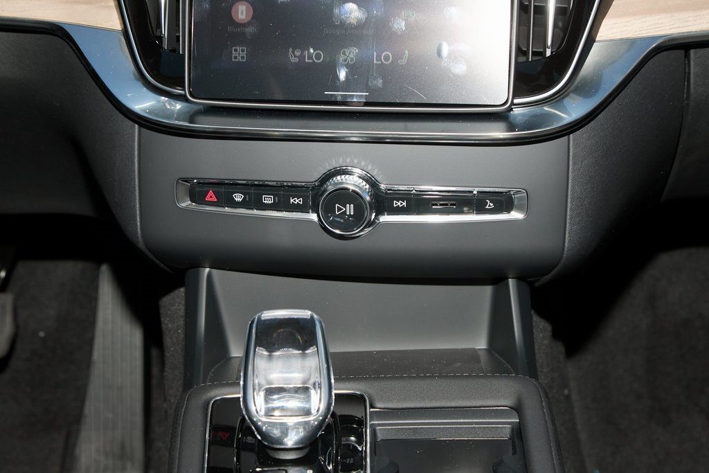 2026 VOLVO XC90 - Image 35