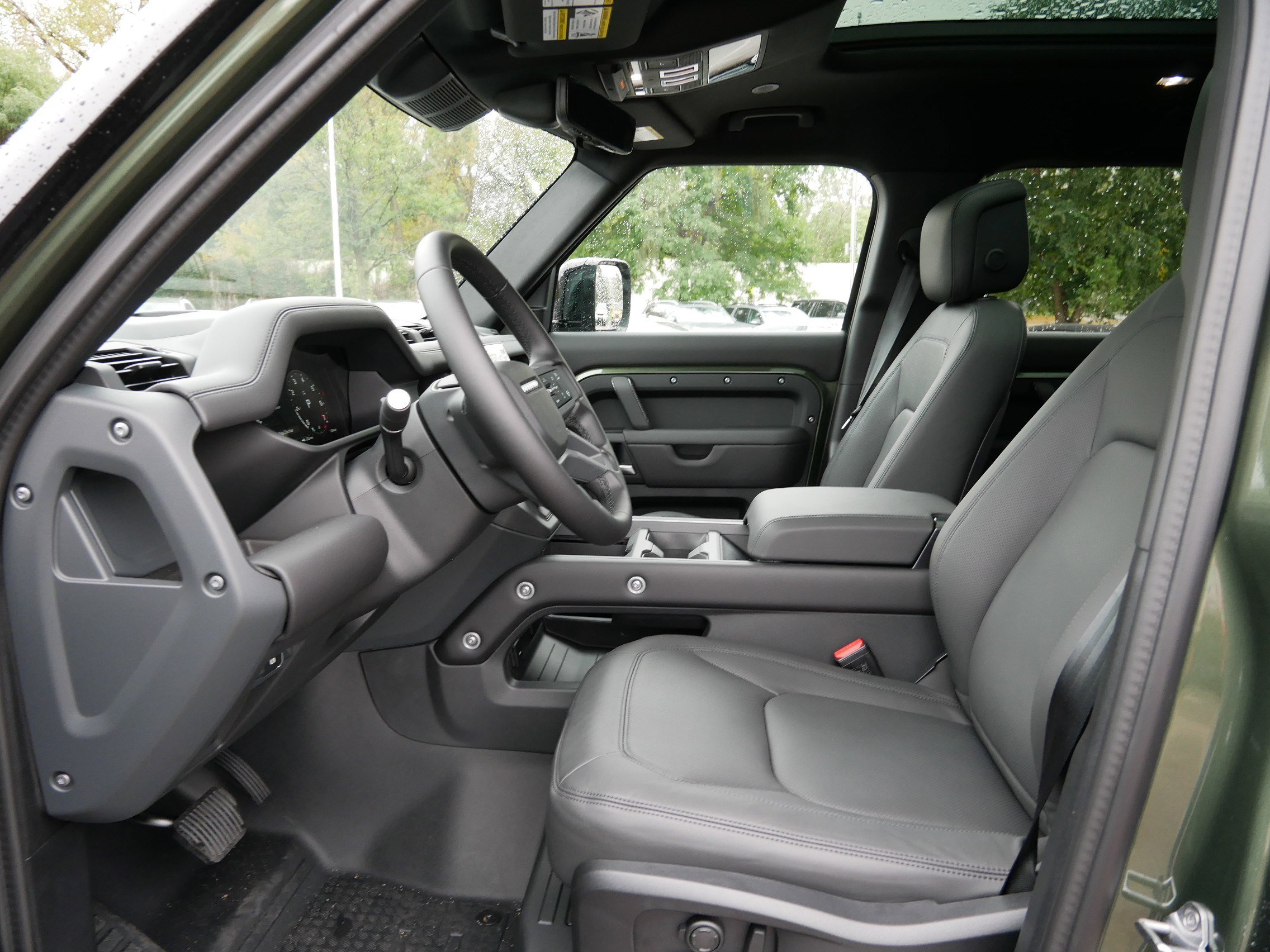 2026 Land Rover Defender 110 X-Dynamic SE photo 3