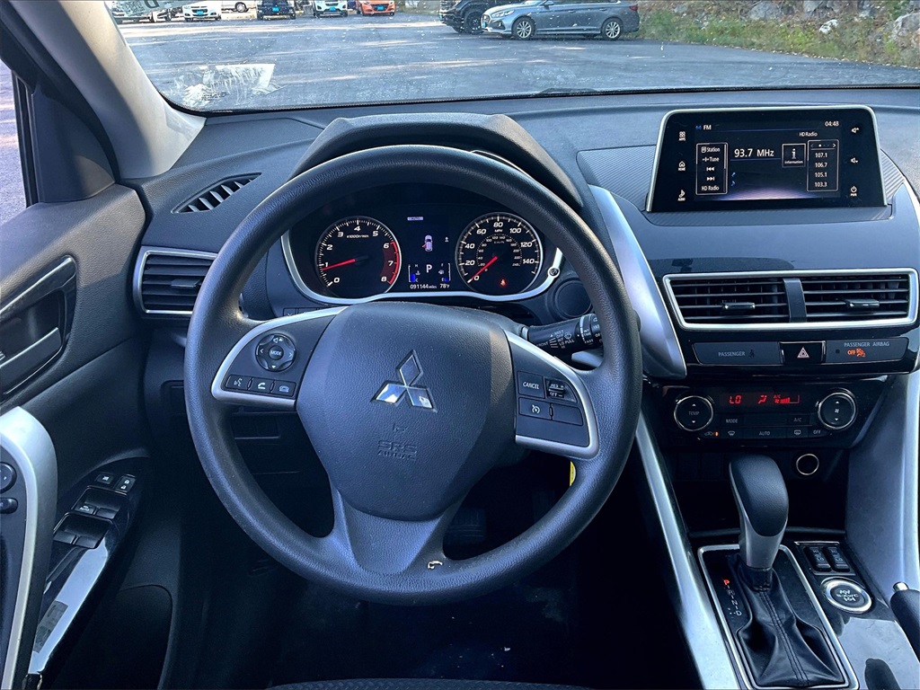 2020 Mitsubishi Eclipse Cross LE photo 17