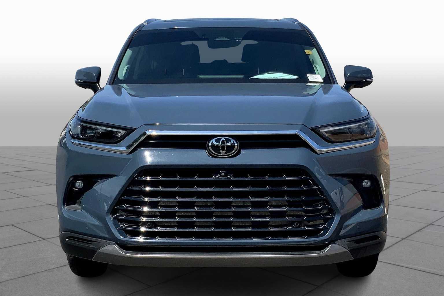 2024 Toyota Grand Highlander Platinum photo 3