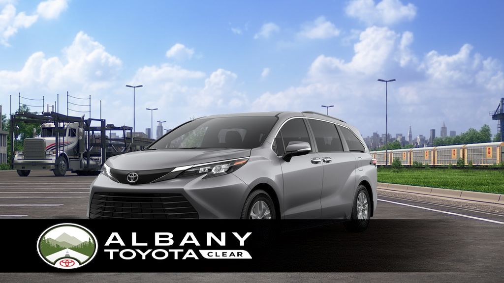 2026 Toyota Sienna XLE's photo
